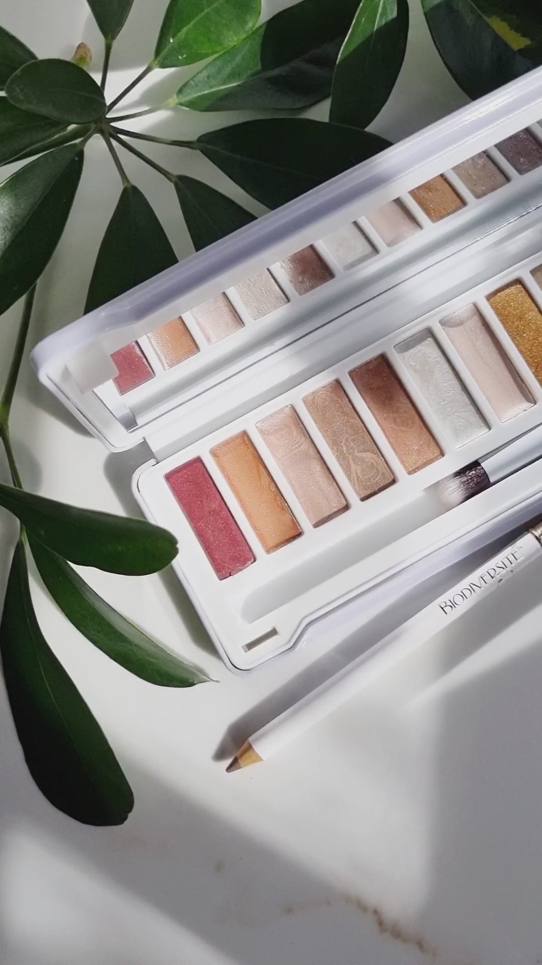 Natural Collagen Boosting Vegan Eyeshadow Palette